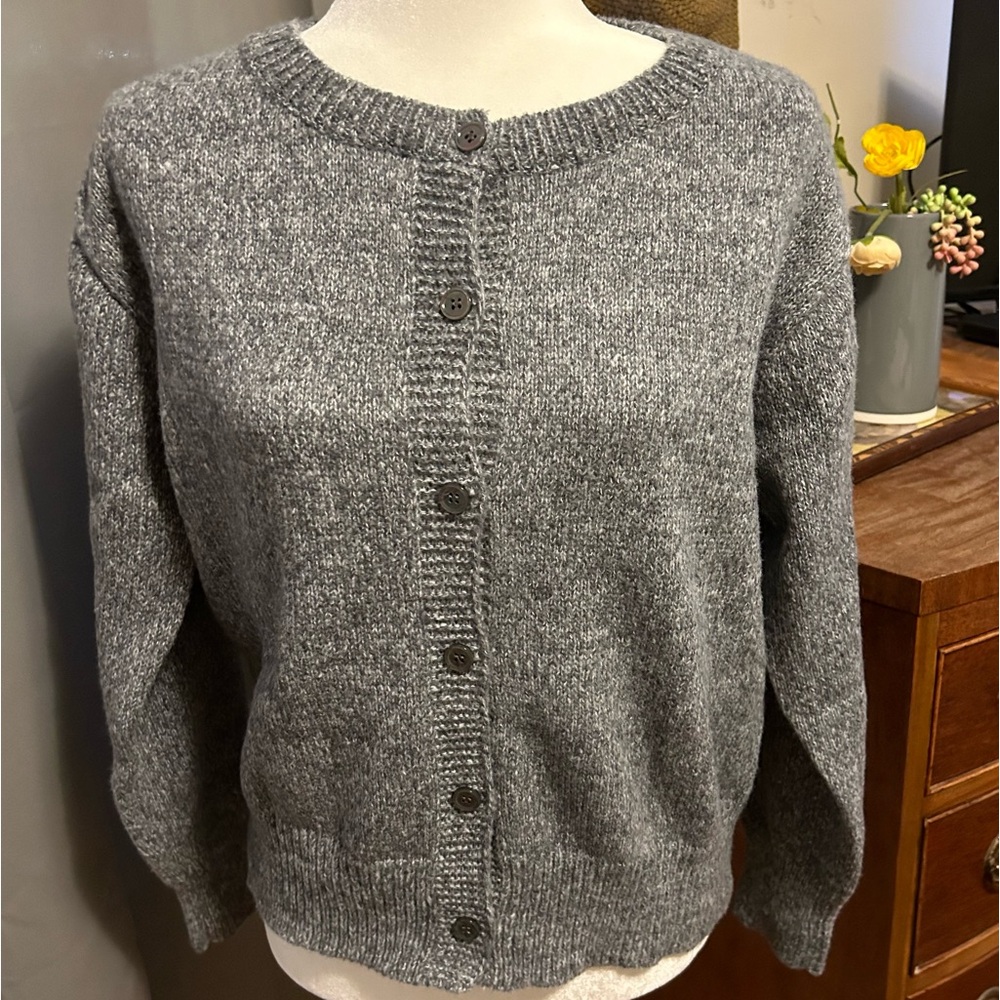 NWOT Grey Cardigan Sweater, size M, oh so cute